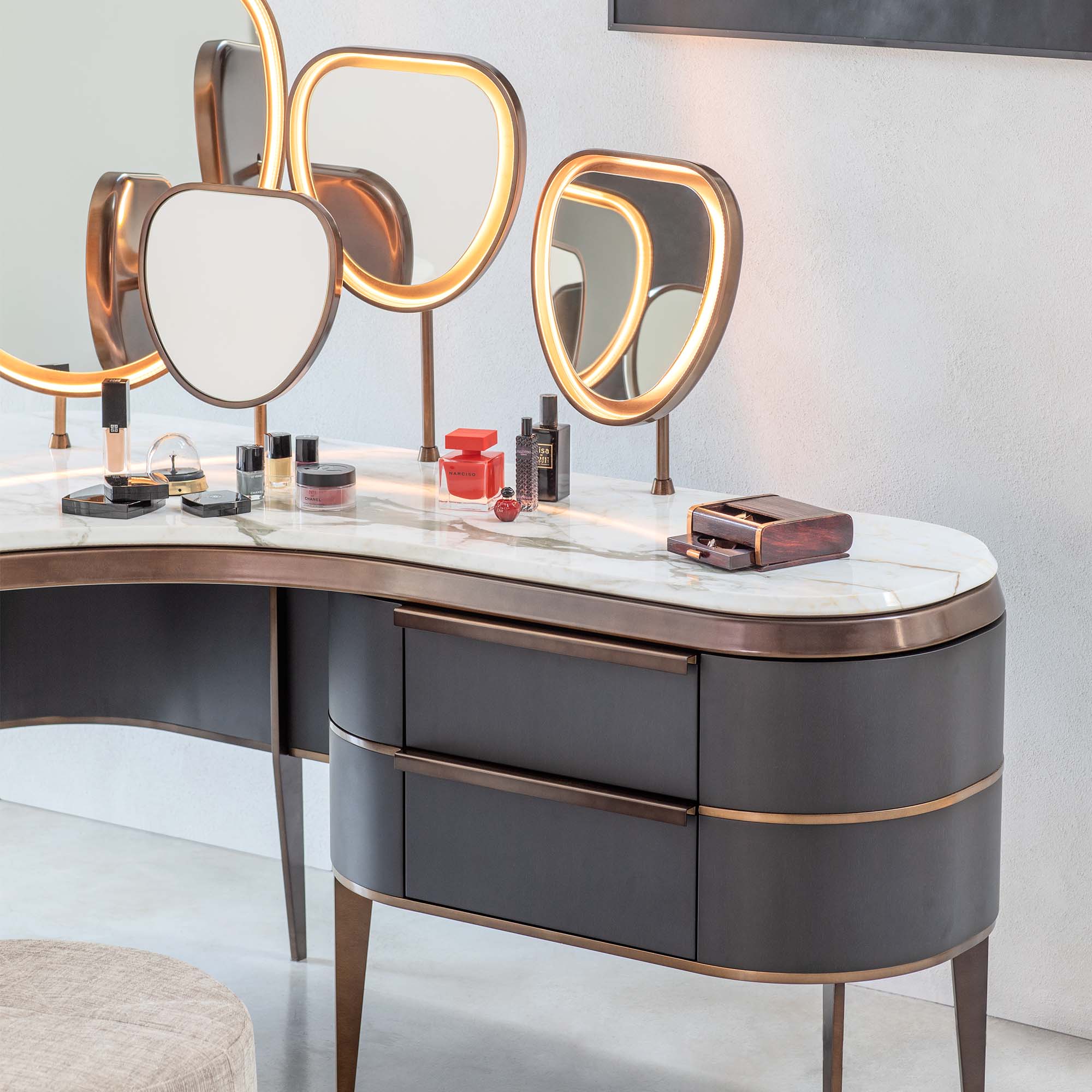 Kara mobile make-up- Flou